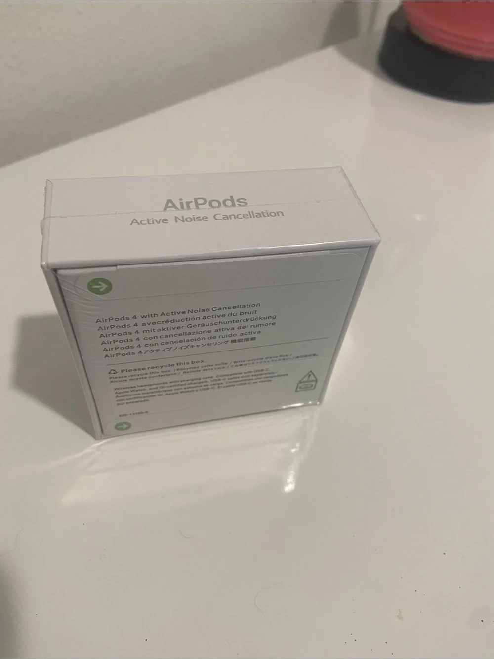 Apple White Earbud Headphones with Charging Case